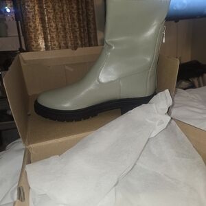 Olive Rainboots W/ Zipper 9.5
